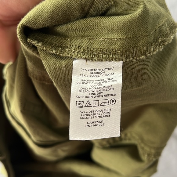 LOFT Outlet Military Green Button Front Skirt w/ Front Pockets & Belt Loops - Picture 4 of 4